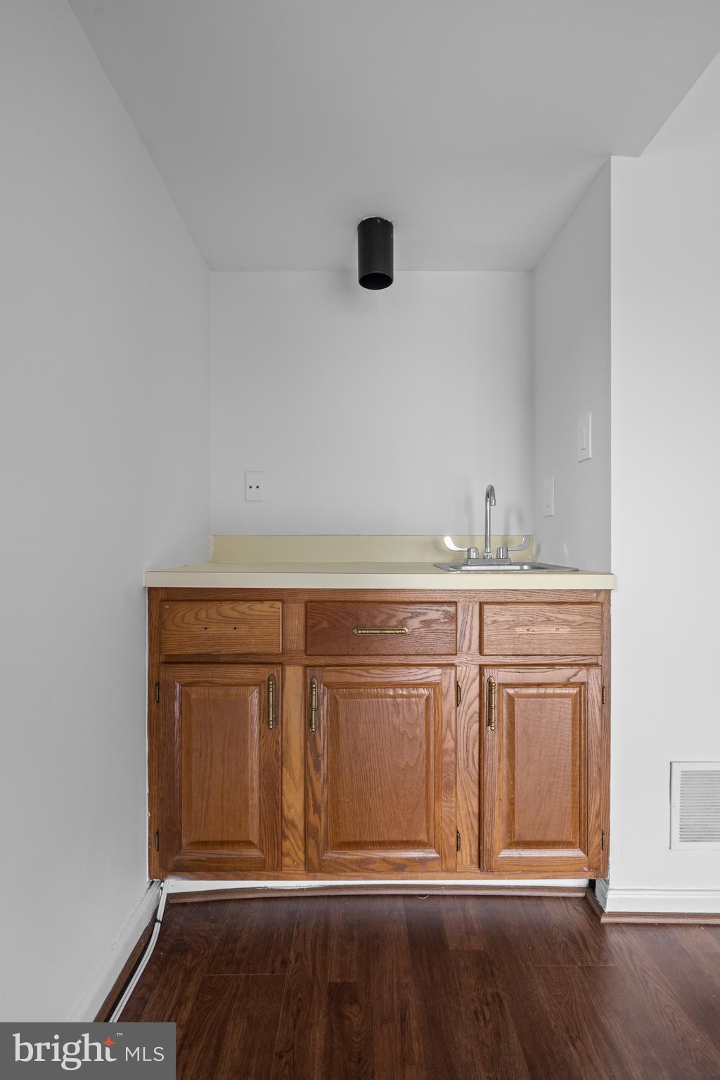 REBEL HILL - Residential