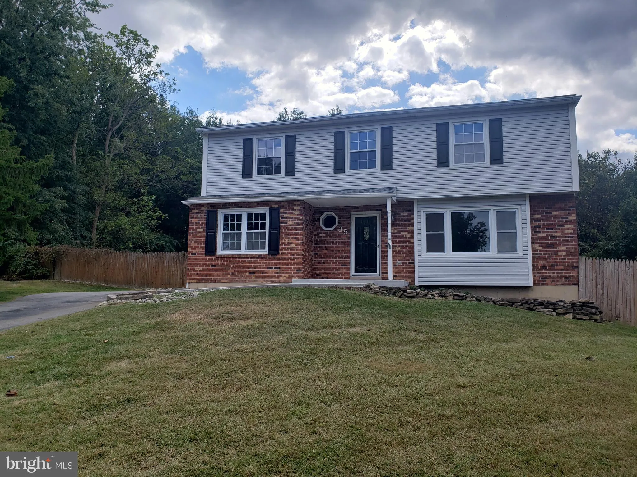 35 Edgebrooke Way, Newark, DE 19702