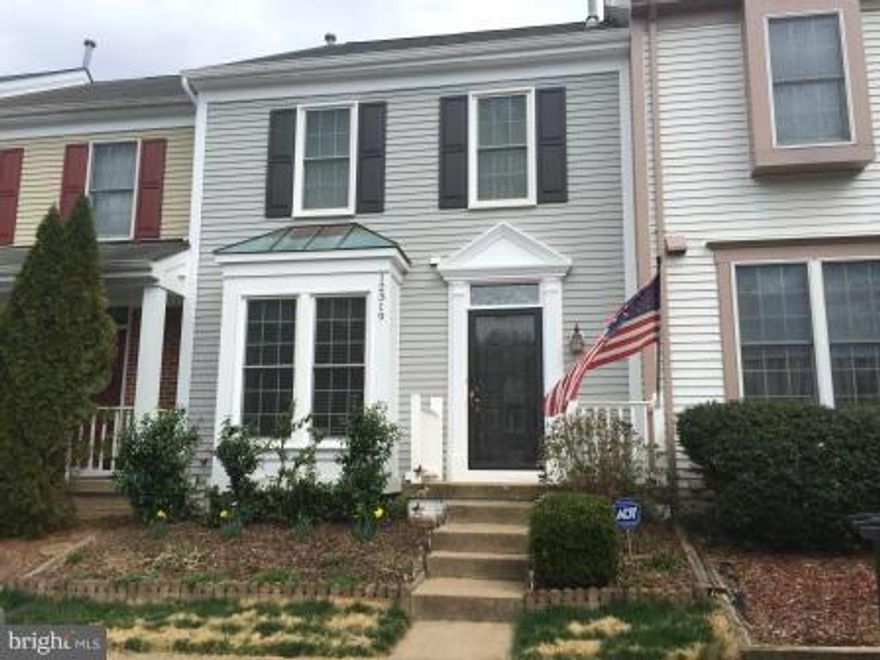 SPACIOUS 4 LEVEL TH ON CUL-DE-SAC BACKING TO TREES* OPEN FL PLAN*MN LV FEAT: LR,DR, EAT-IN KIT WITH UPGRADE CAB. W/GRANITE COUNTERS, HRWD & TILE FLRS, WO TO PATIO IN FENCED YD*UL FEAT:MBR W/UPDATED BA, 2ADD'L BRs ,HALL BA;4TH LV LOFT(W/SKYLT)*LL FEAT:RR W/FP, 3RD BA DEN, & STORAGE*GREAT LOCATION!*CLOSE TO SCHOOL, POOL, POND, PARK, WALK PATHS & TRAILS,ETC.*CONVENIENT FOR ALL COMMUTER SERVICES*