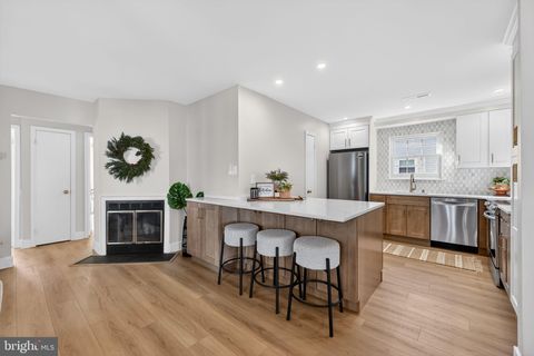 8 RAVEN COURT MOUNT LAUREL NJ 08054