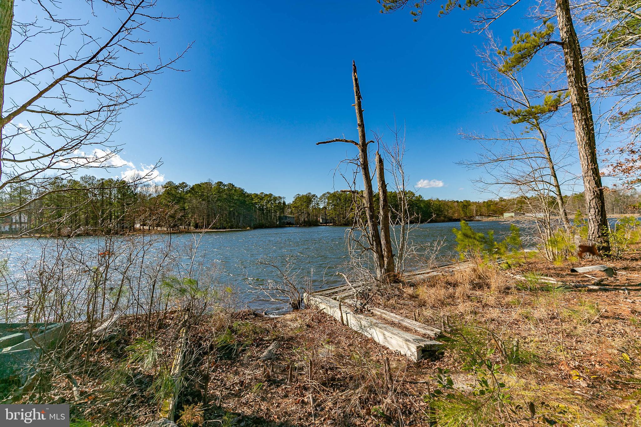 LAKE CAROLINE - Land