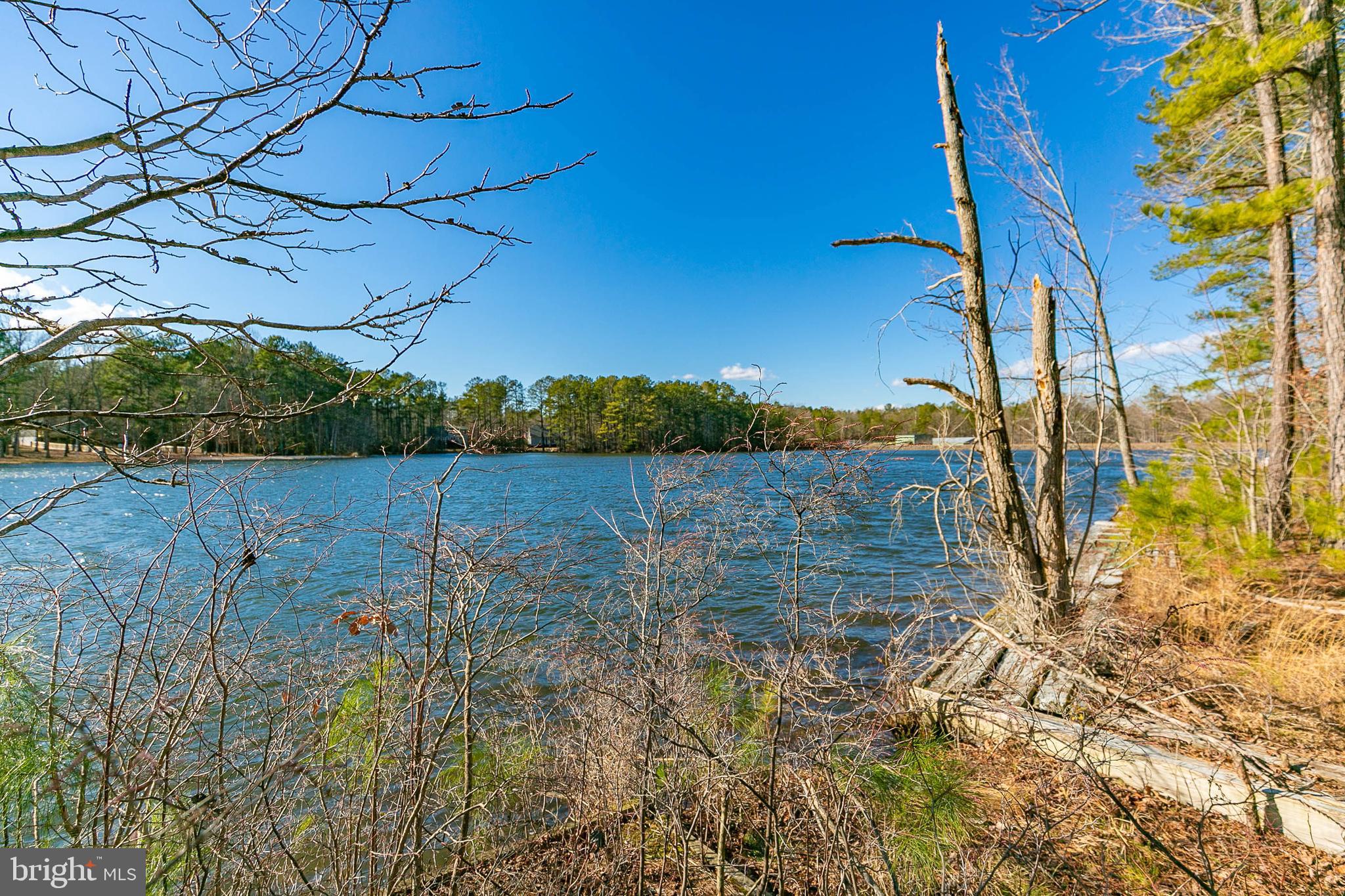 LAKE CAROLINE - Land