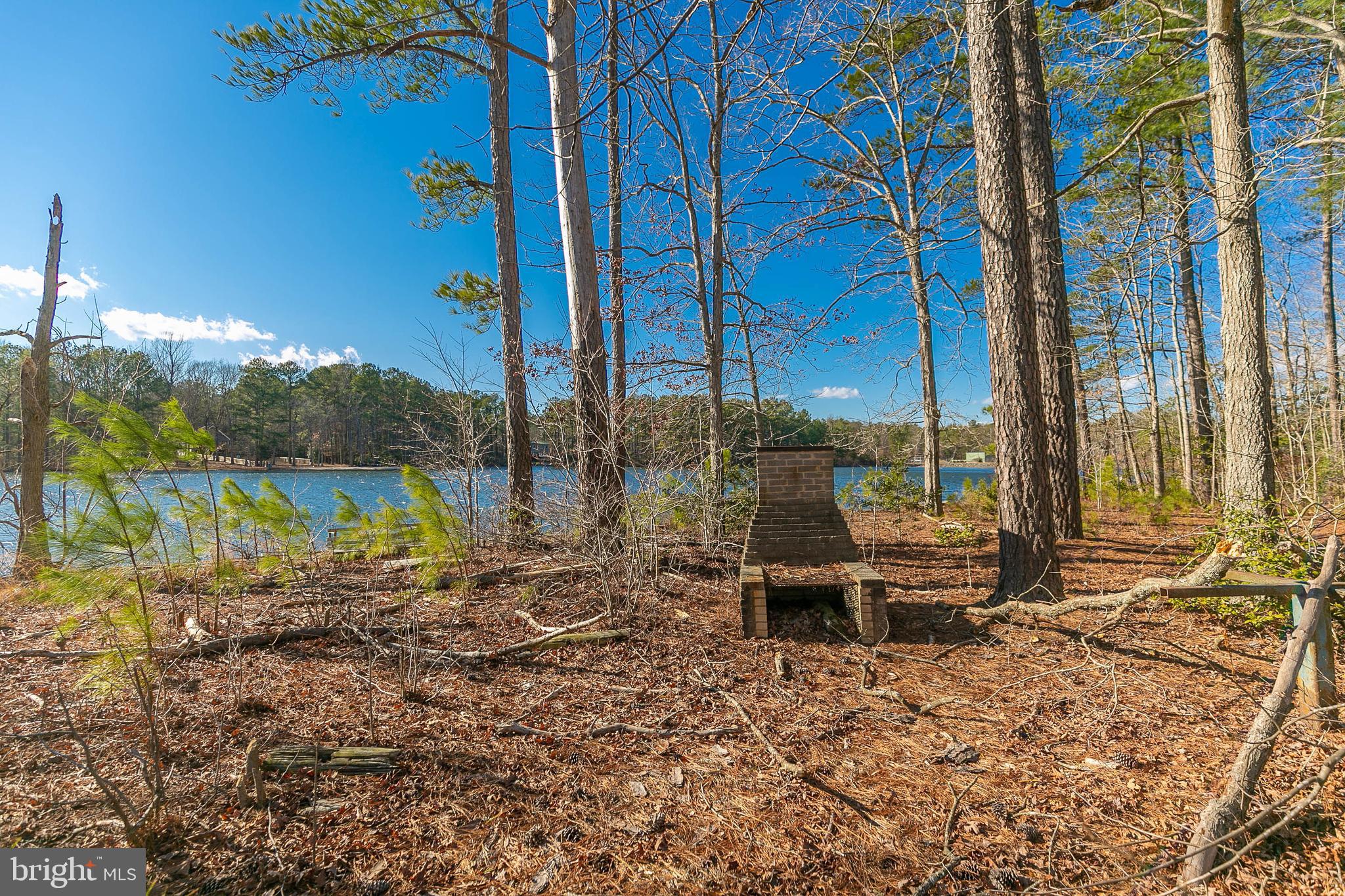 LAKE CAROLINE - Land
