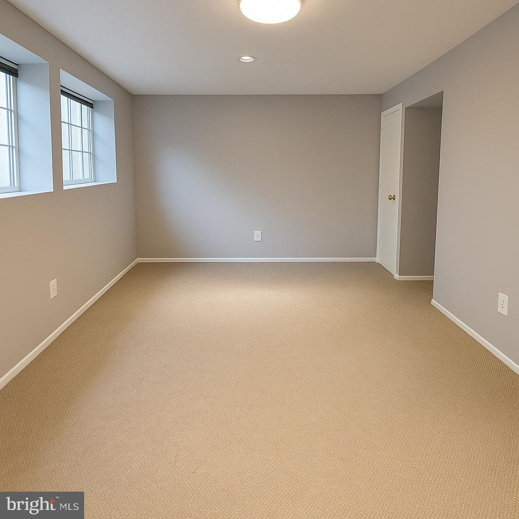 D EVEREUX WEST - Residential Lease