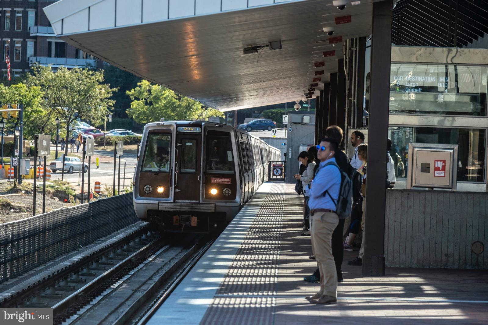 D EVEREUX WEST - Residential Lease