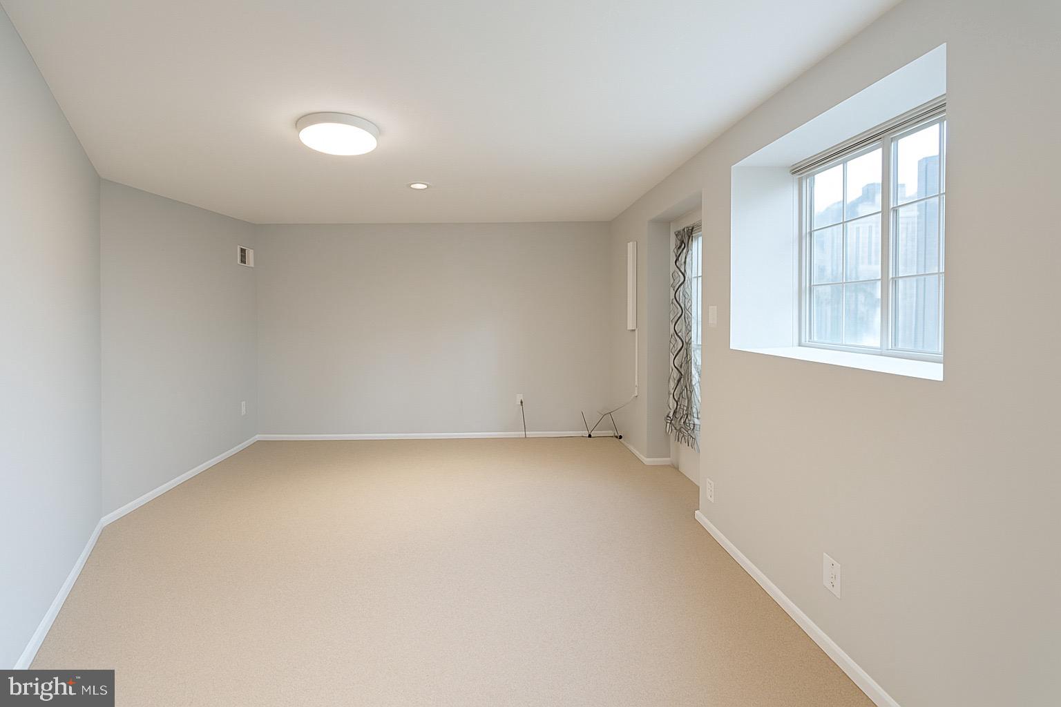 D EVEREUX WEST - Residential Lease