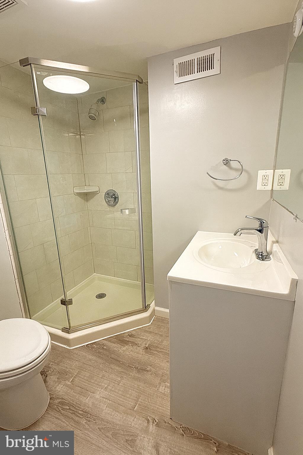 D EVEREUX WEST - Residential Lease