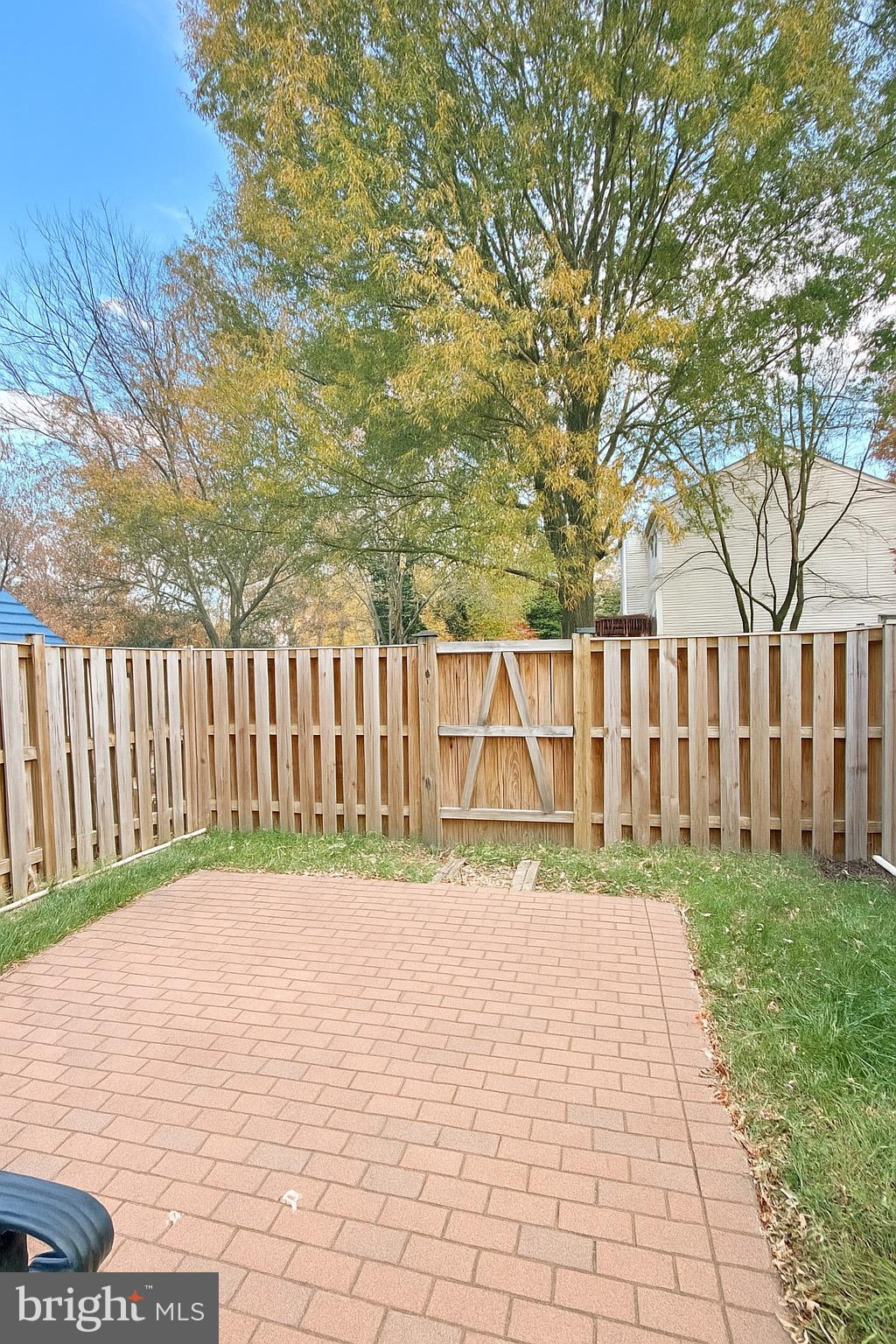 D EVEREUX WEST - Residential Lease