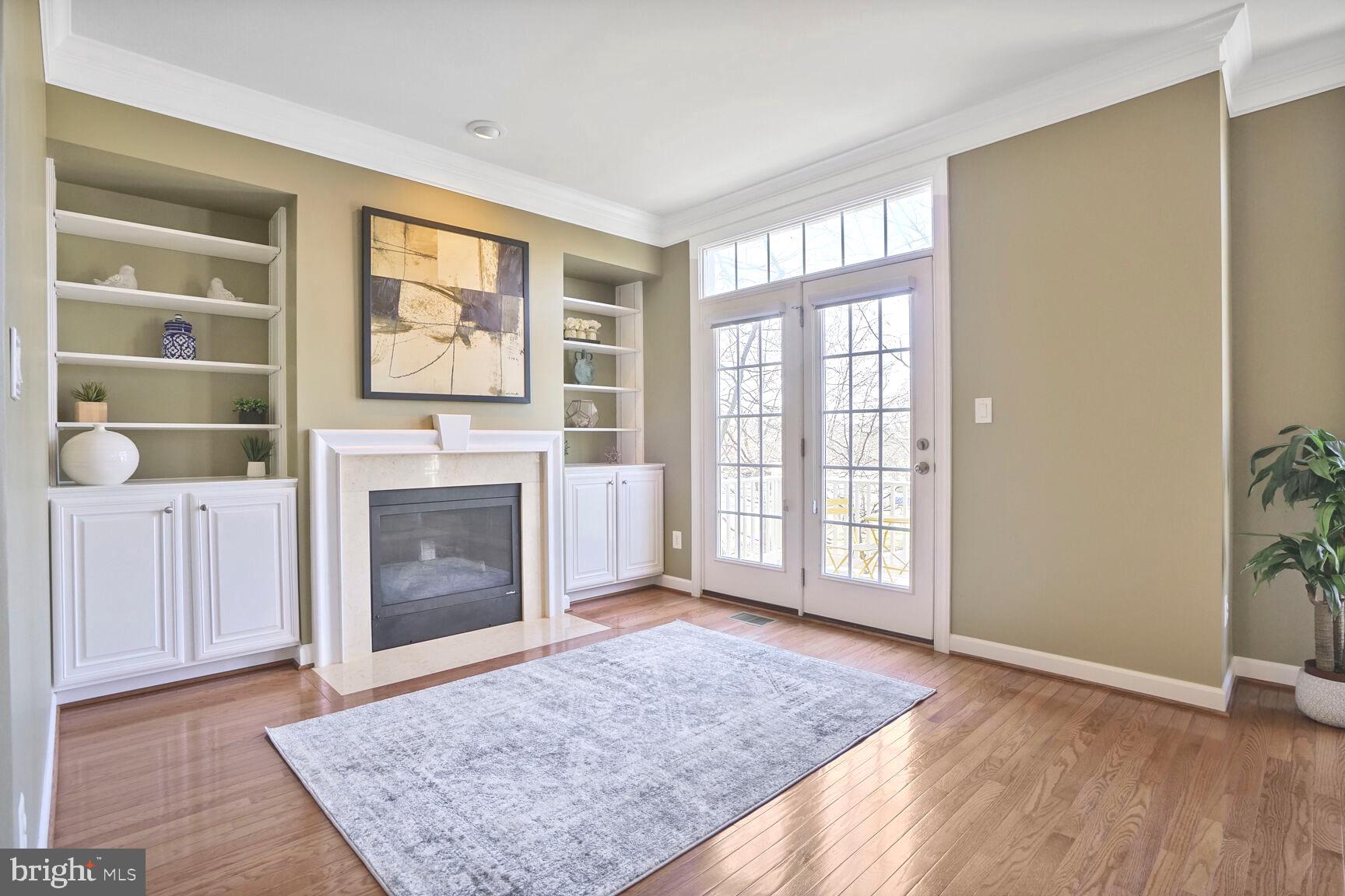 4086 CLOVET DRIVE 32