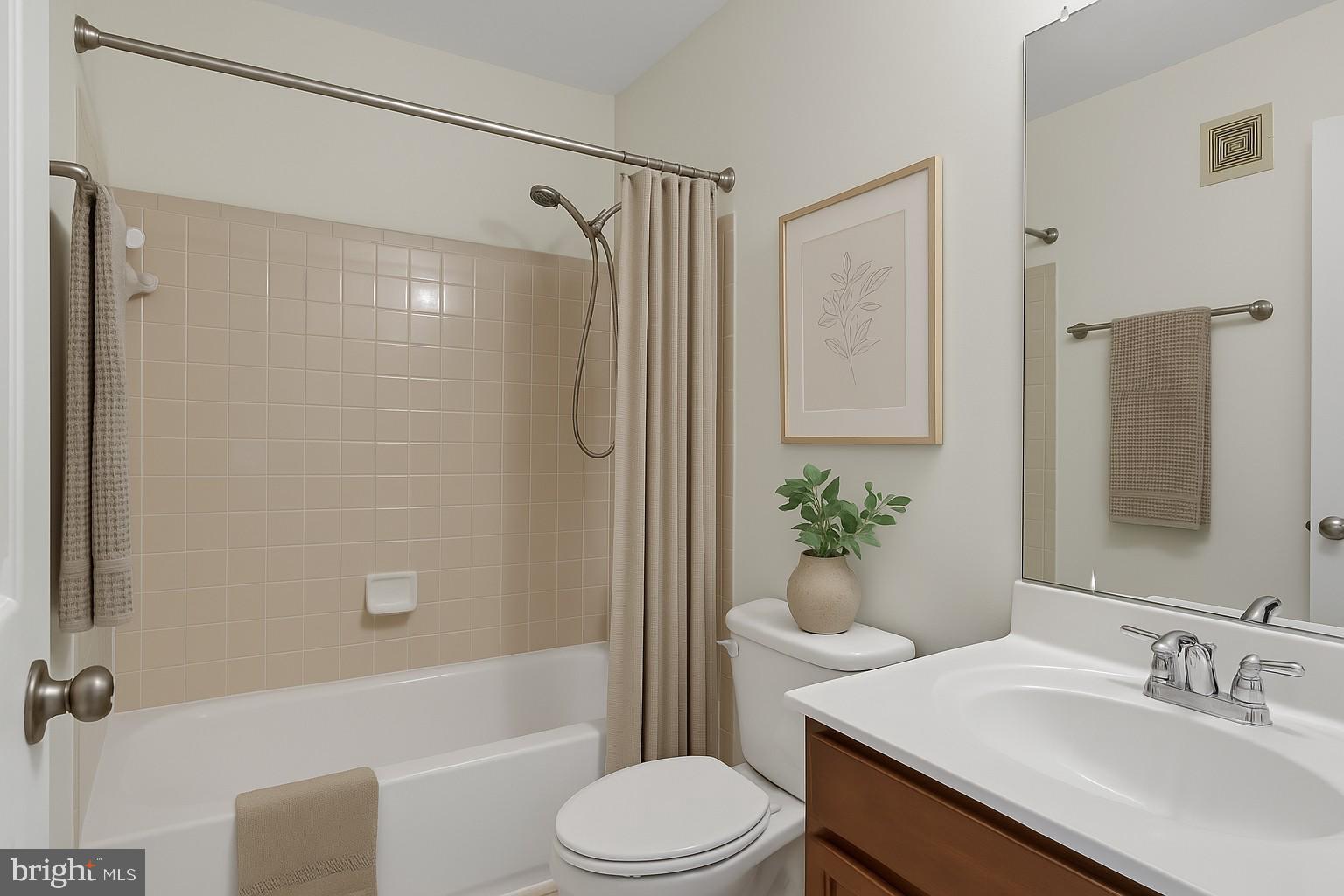 MARKET CENTER CONDOMINIUM - Residential