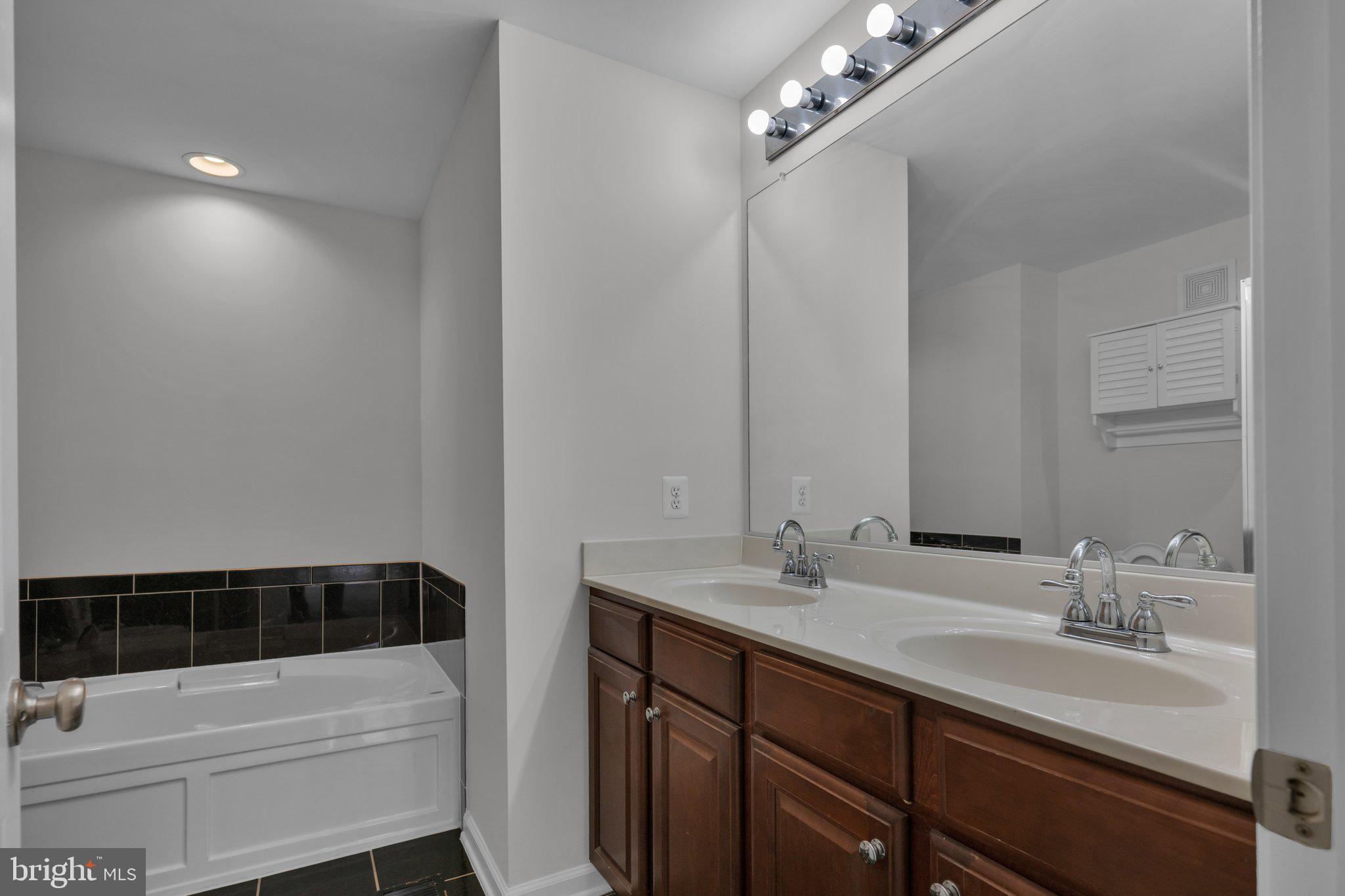 MARKET CENTER CONDOMINIUM - Residential