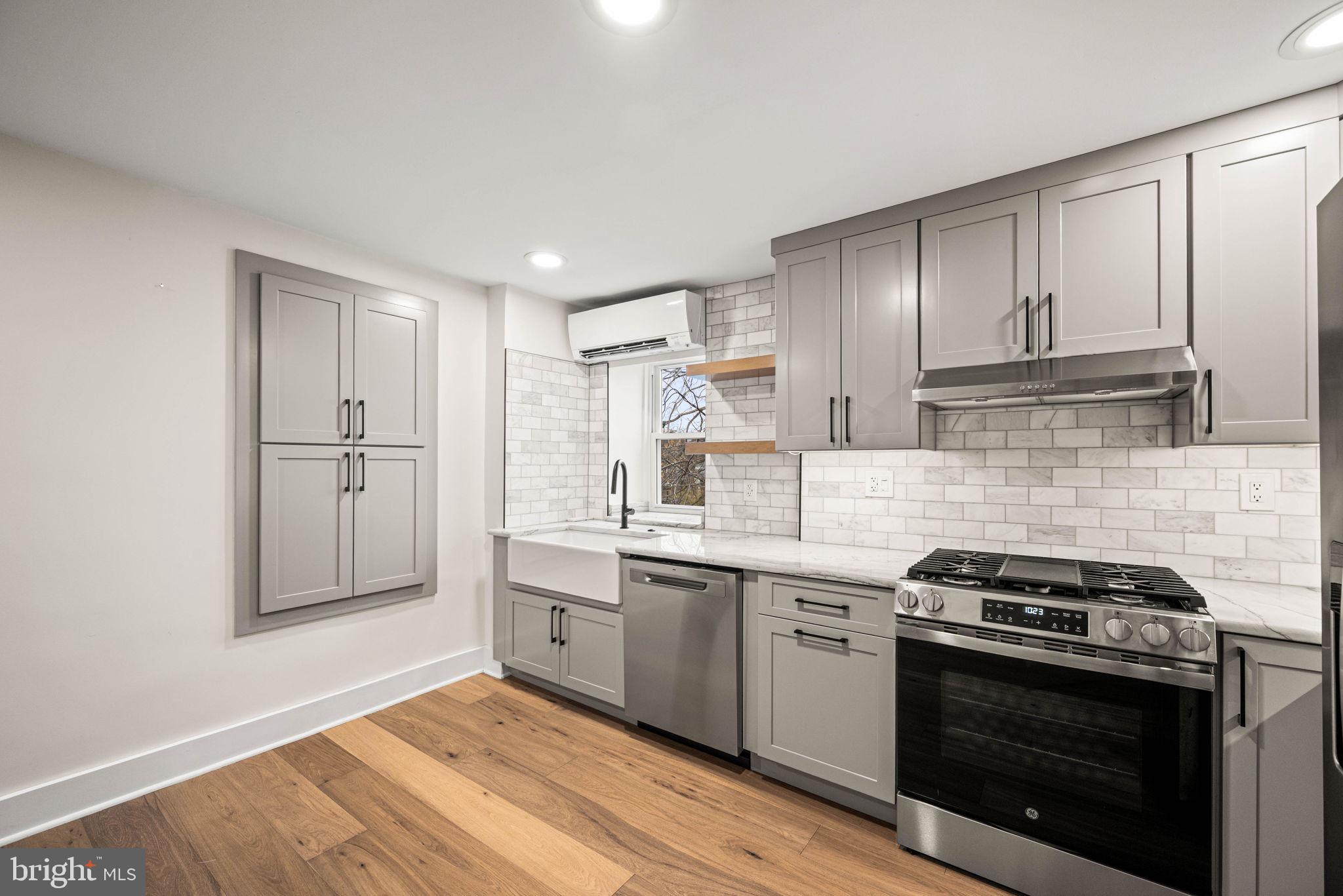 325 W CHESTNUT STREET