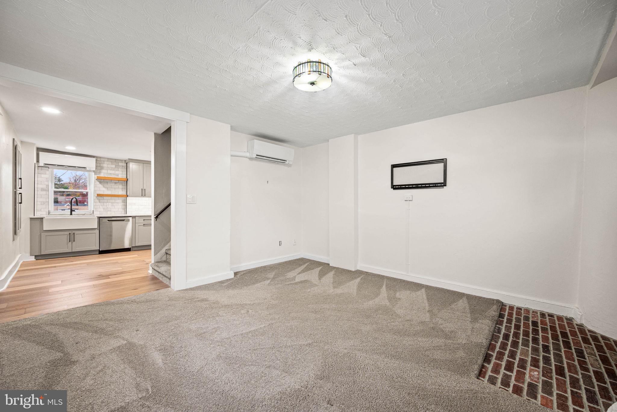 325 W CHESTNUT STREET