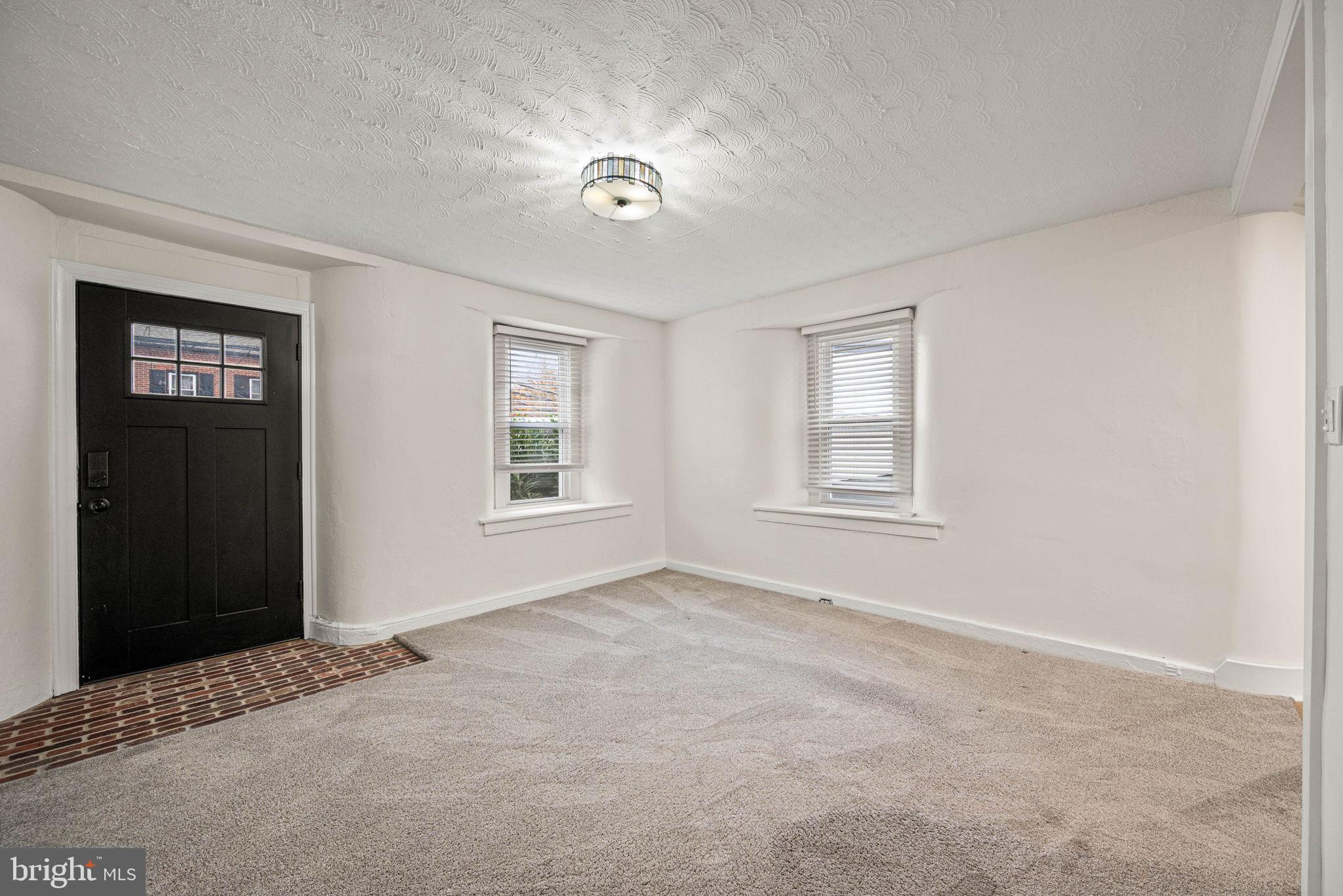 325 W CHESTNUT STREET