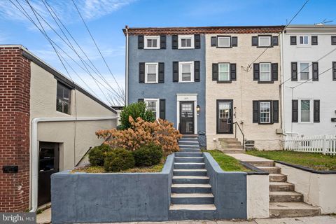 325 W CHESTNUT STREET WEST CHESTER PA 19380