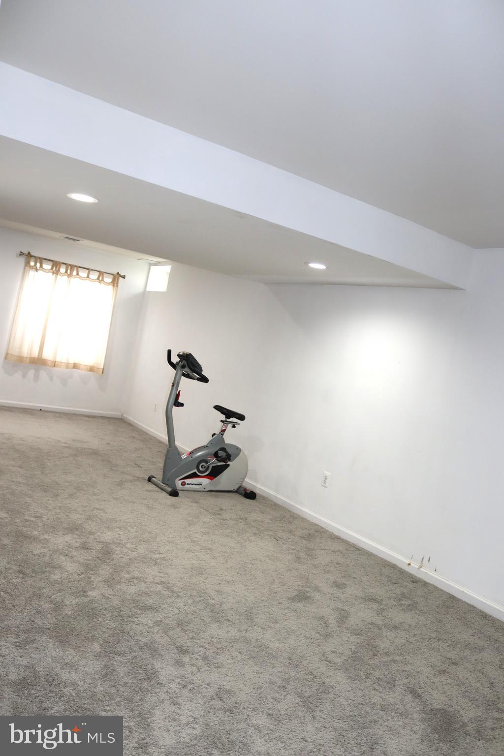 FOX RUN ESTATES - Residential