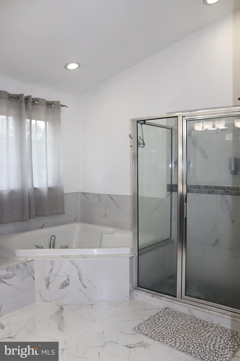 FOX RUN ESTATES - Residential