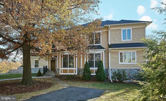 EAST FALLS CHURCH - Residential Lease