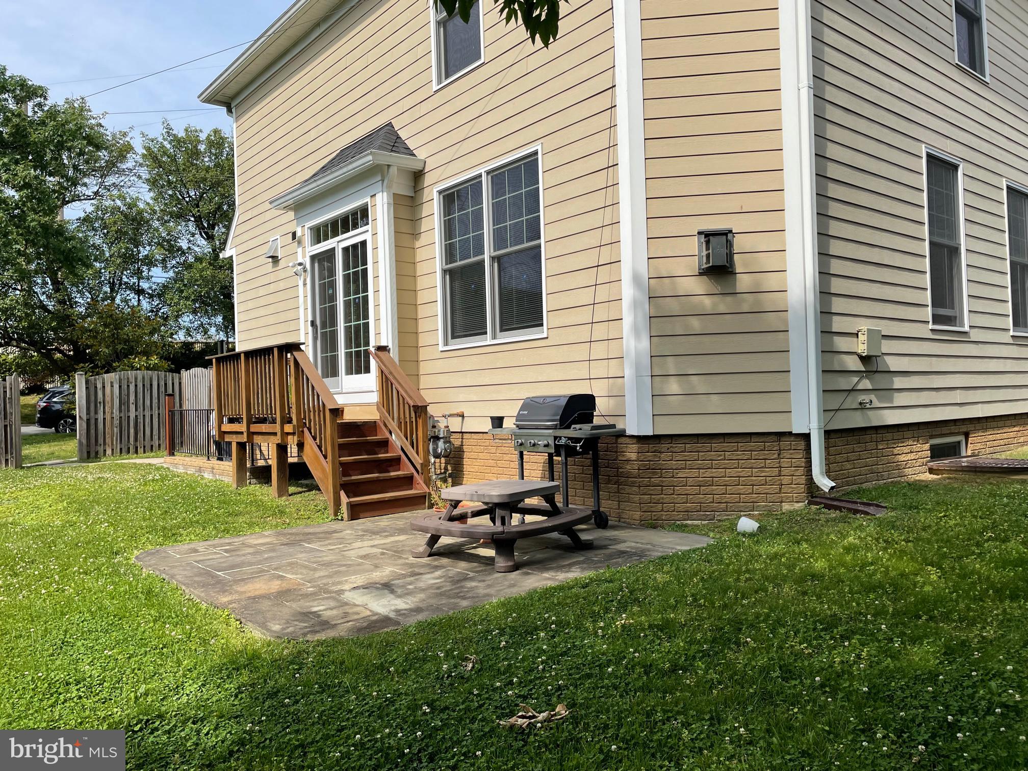 EAST FALLS CHURCH - Residential Lease