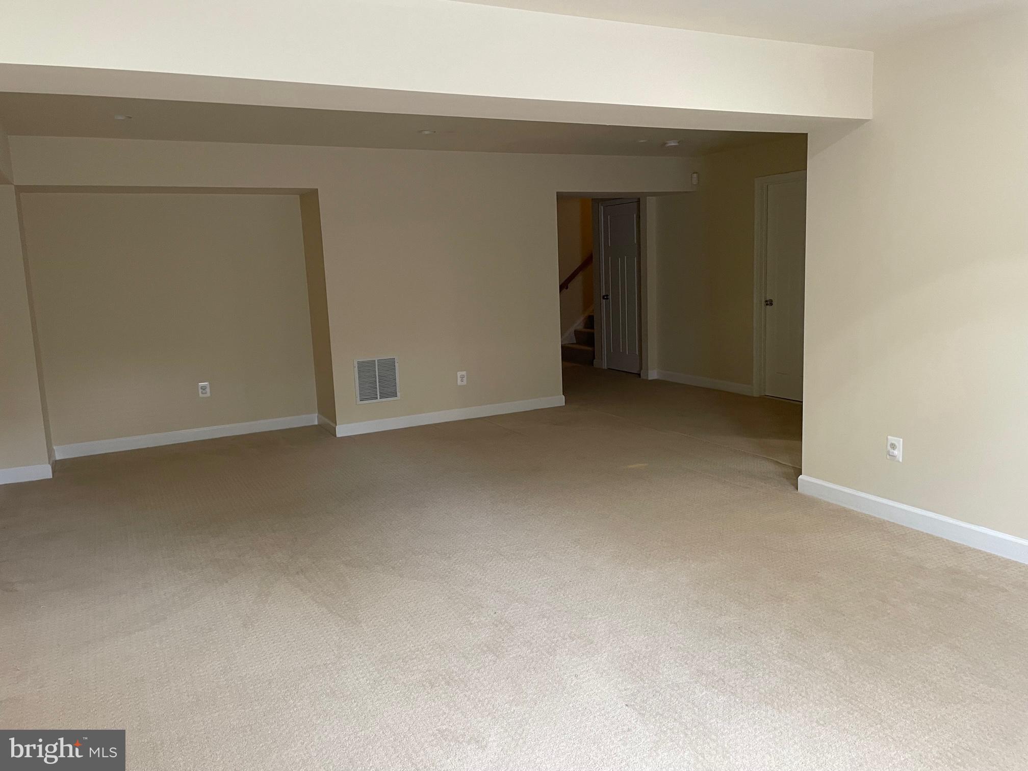 EAST FALLS CHURCH - Residential Lease