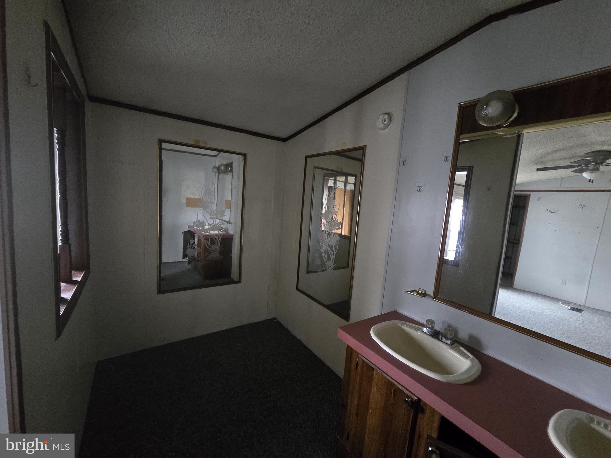 PINEWOOD ACRE - Residential