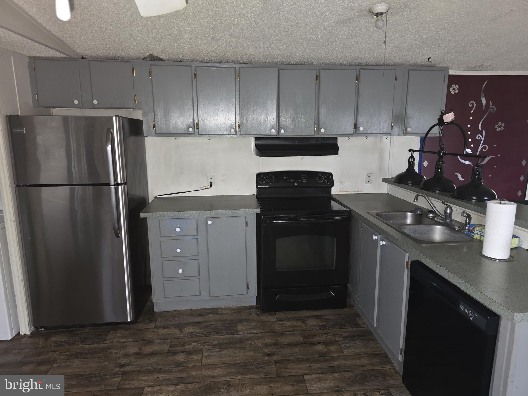 PINEWOOD ACRE - Residential