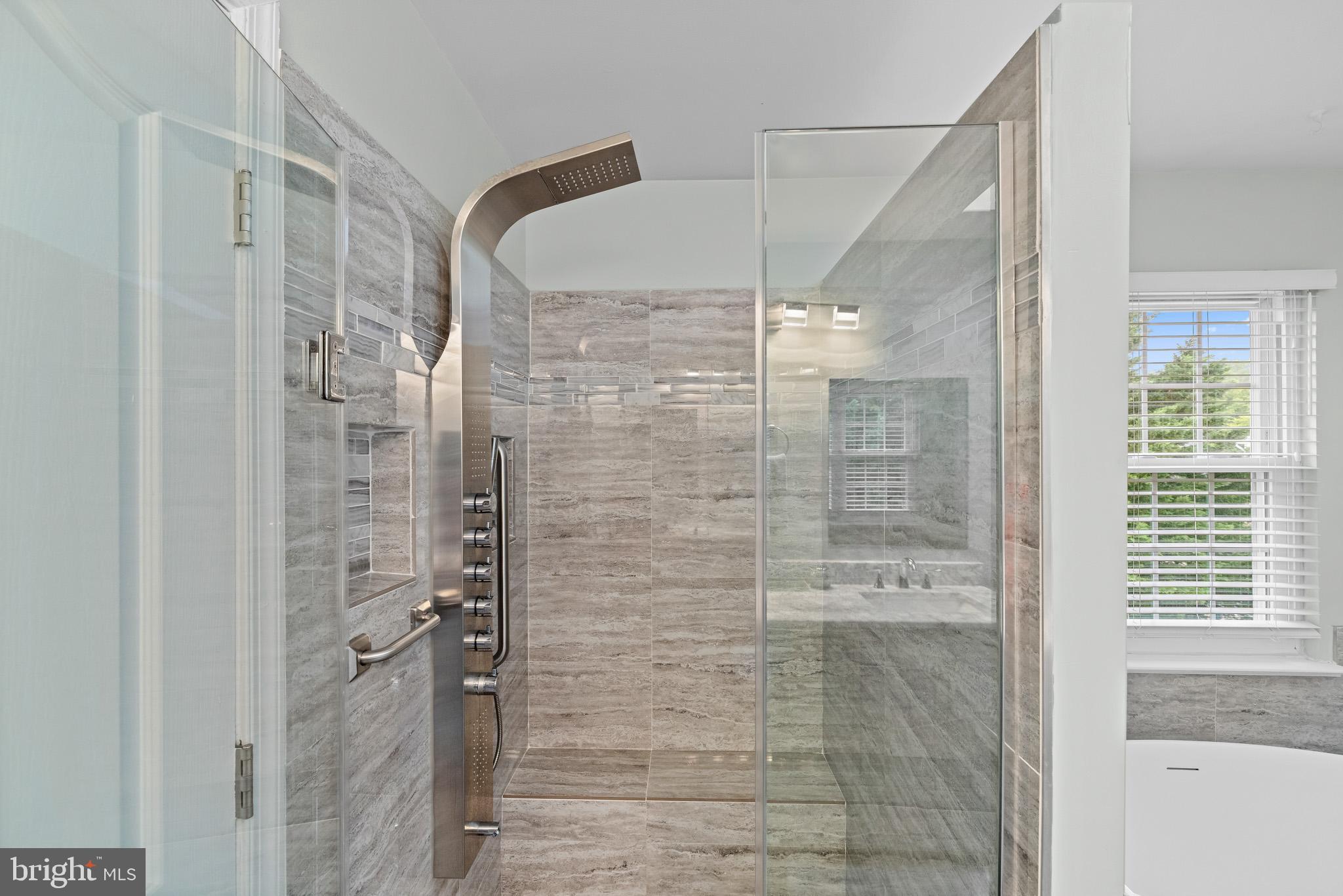 MADISON HILL - Residential