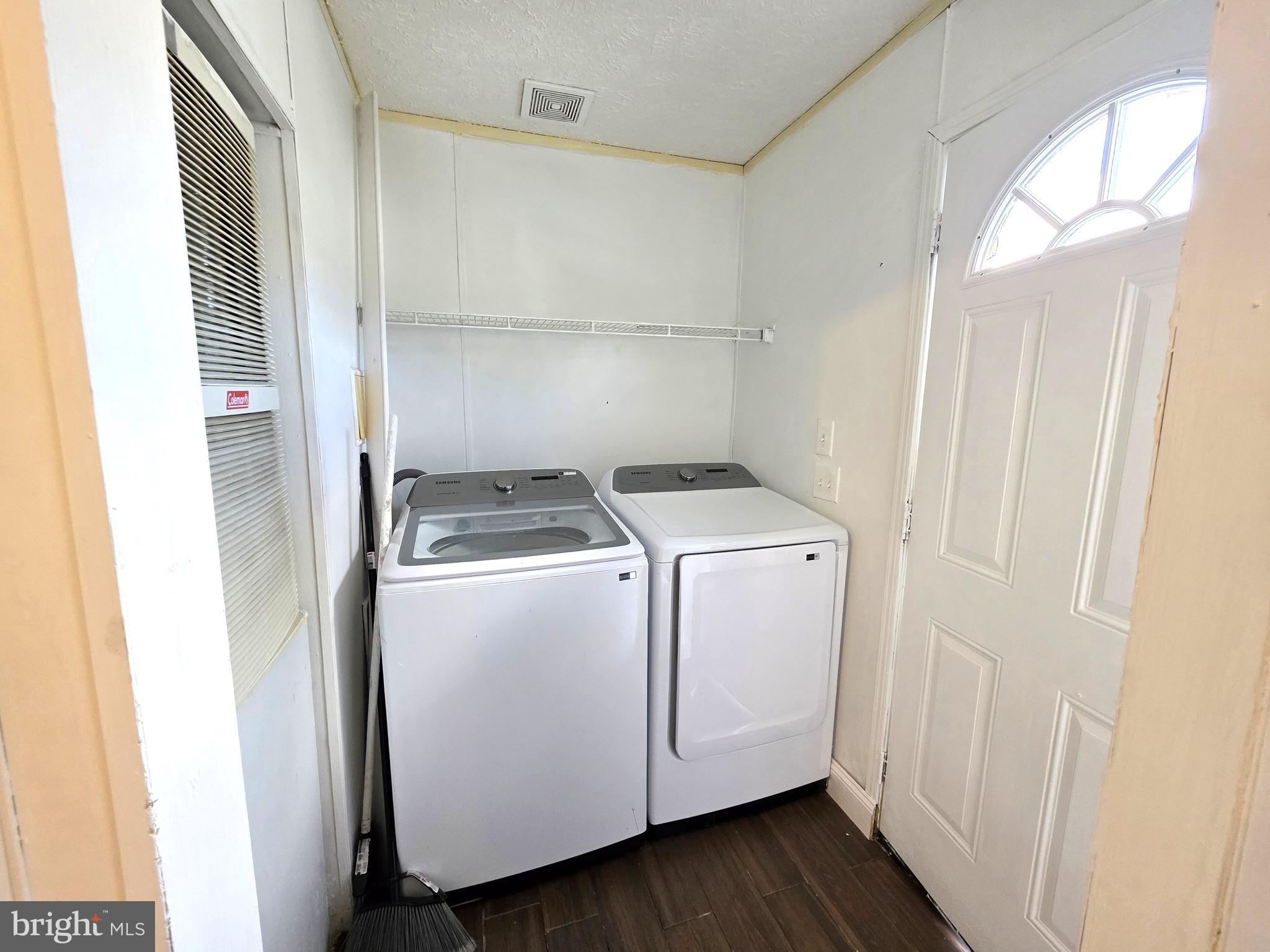 MEADOWS OF CHANTILLY - Residential