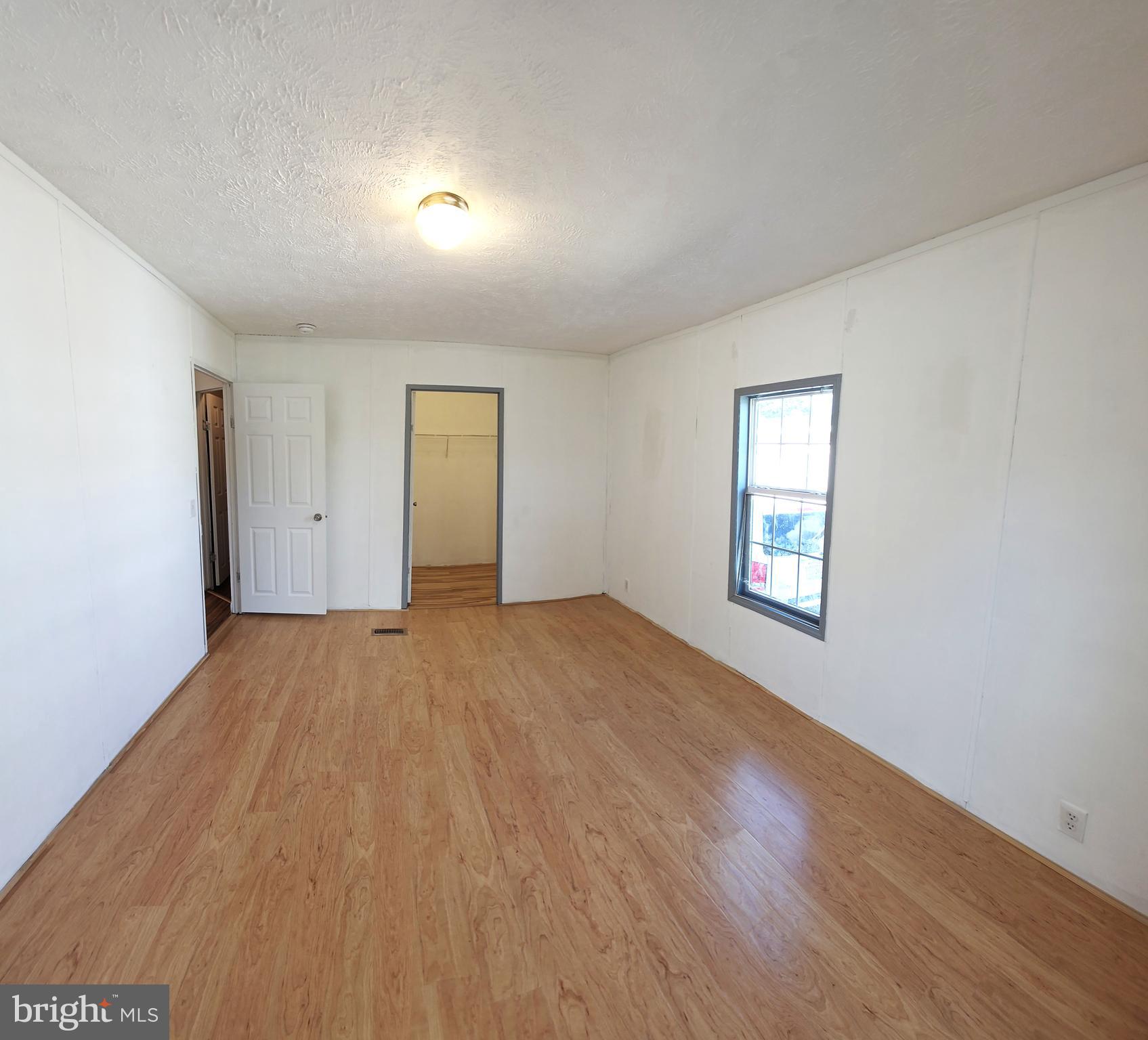 MEADOWS OF CHANTILLY - Residential