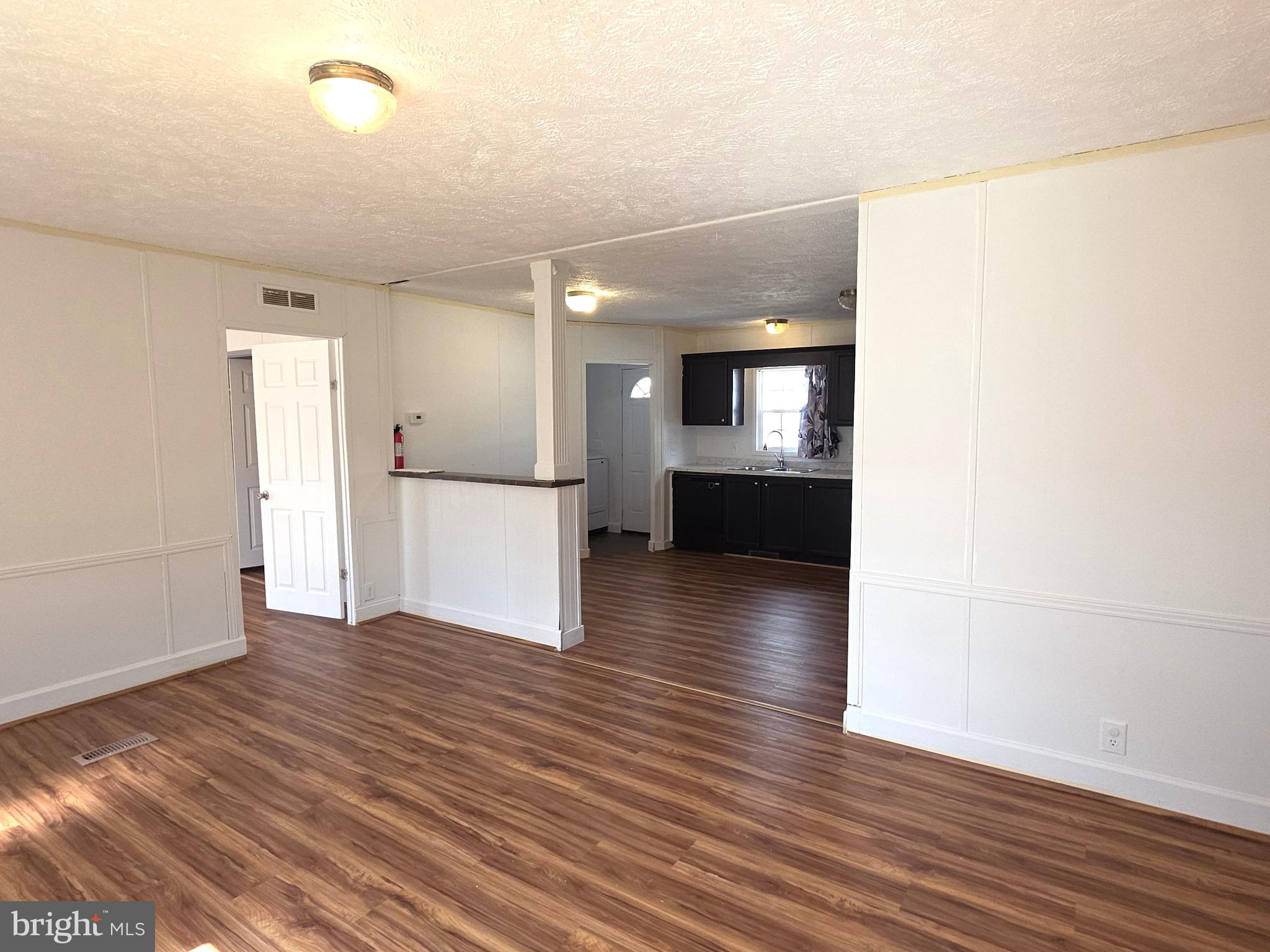 MEADOWS OF CHANTILLY - Residential