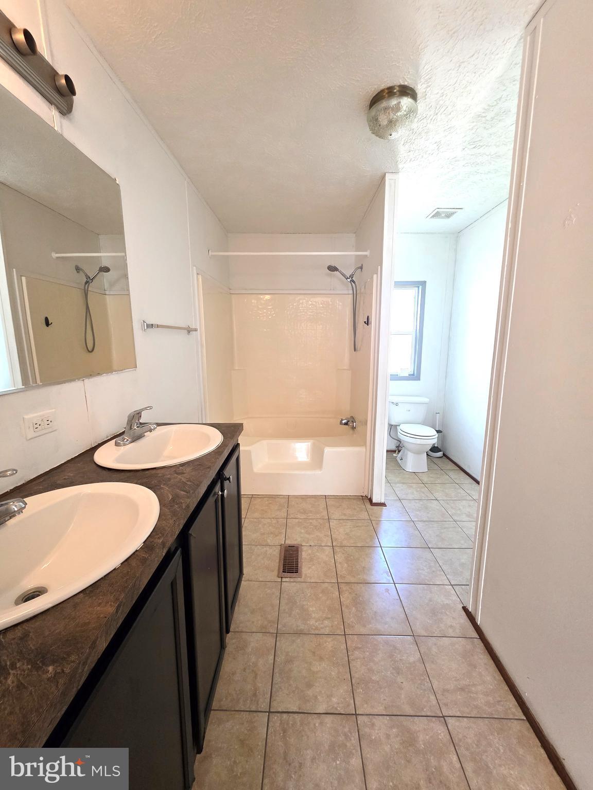 MEADOWS OF CHANTILLY - Residential