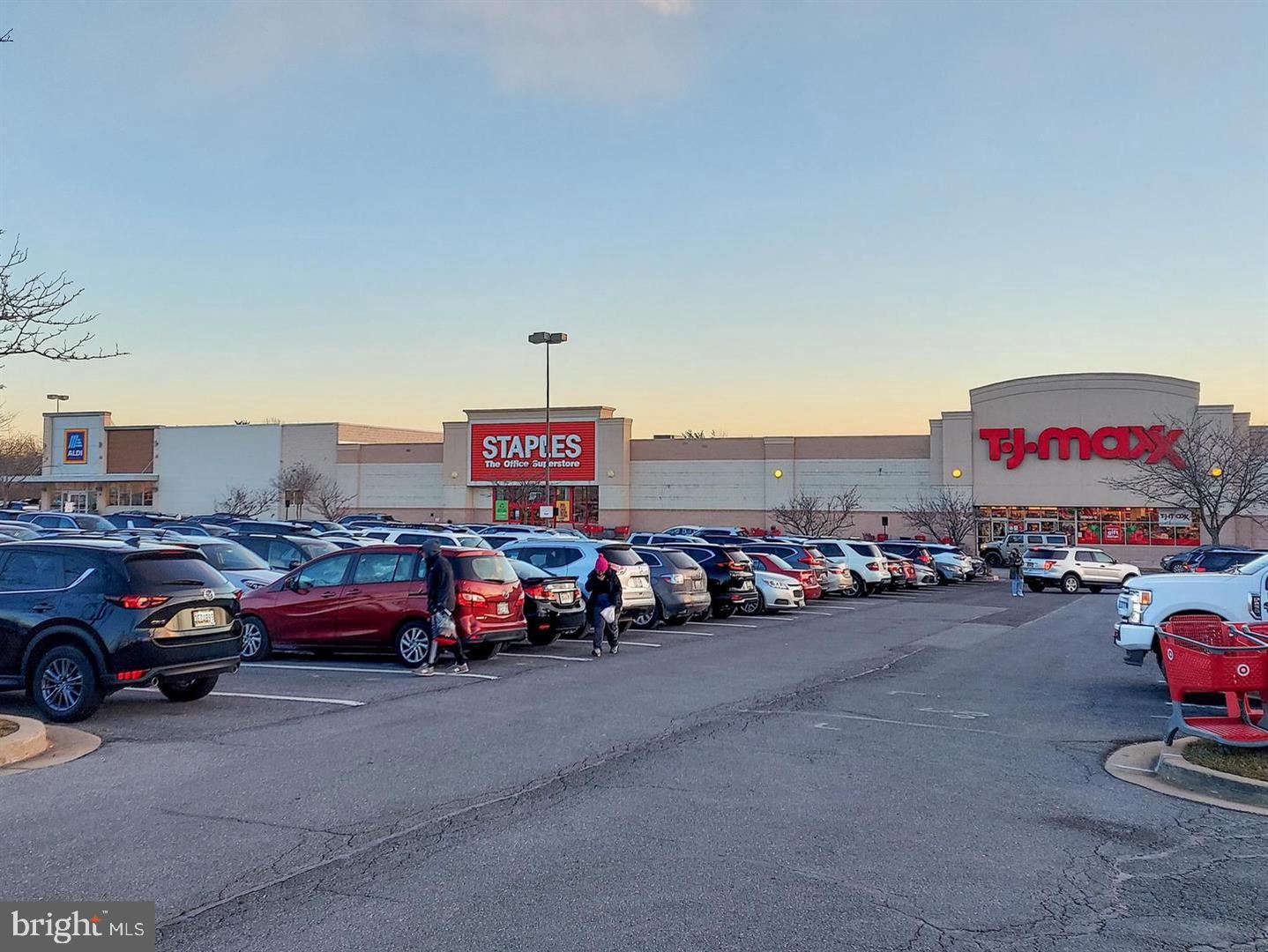 GUNNERS LAKE VILLAGE - Residential Lease