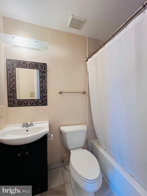 GUNNERS LAKE VILLAGE - Residential Lease