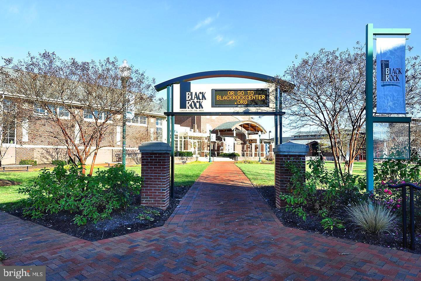 GUNNERS LAKE VILLAGE - Residential Lease