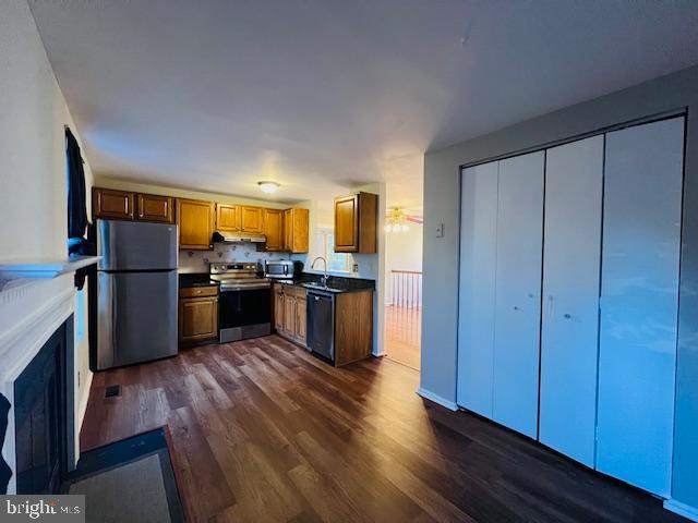 GUNNERS LAKE VILLAGE - Residential Lease