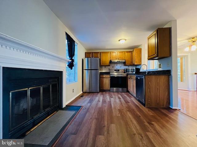 GUNNERS LAKE VILLAGE - Residential Lease