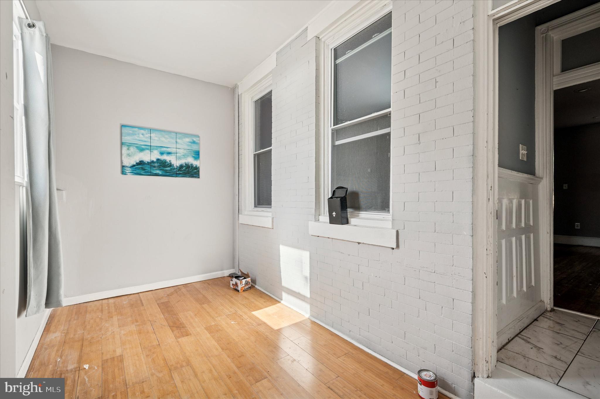 809 E LOCUST AVENUE