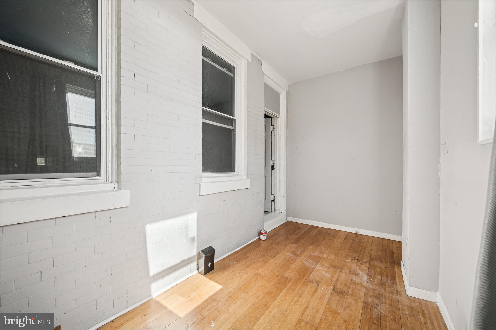 809 E LOCUST AVENUE