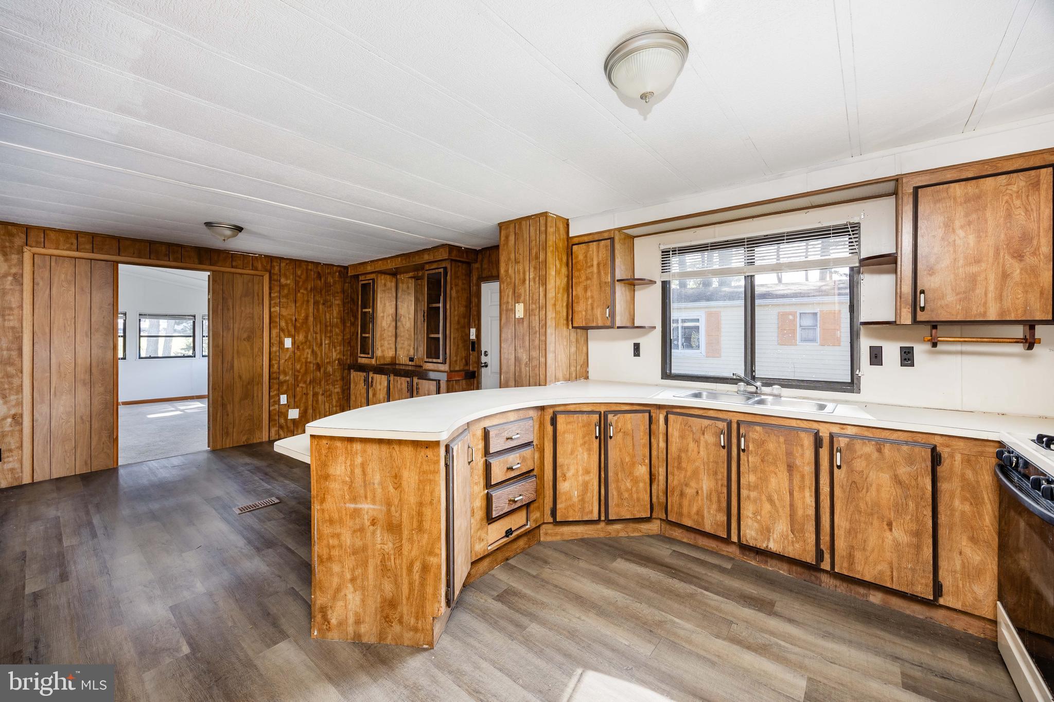 MARINERS COVE - Residential