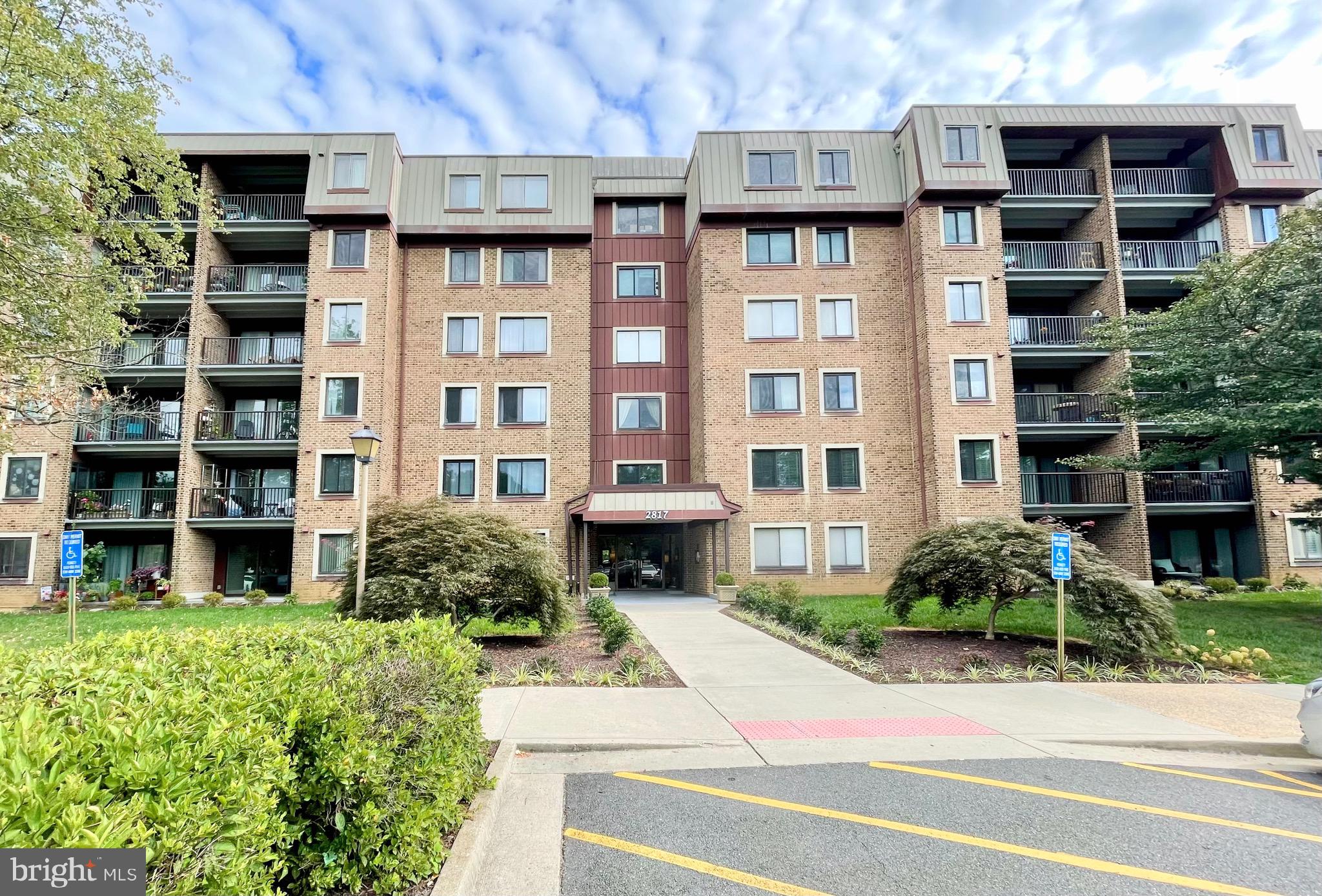 TREEBROOKE CONDOMINIUM - Residential Lease
