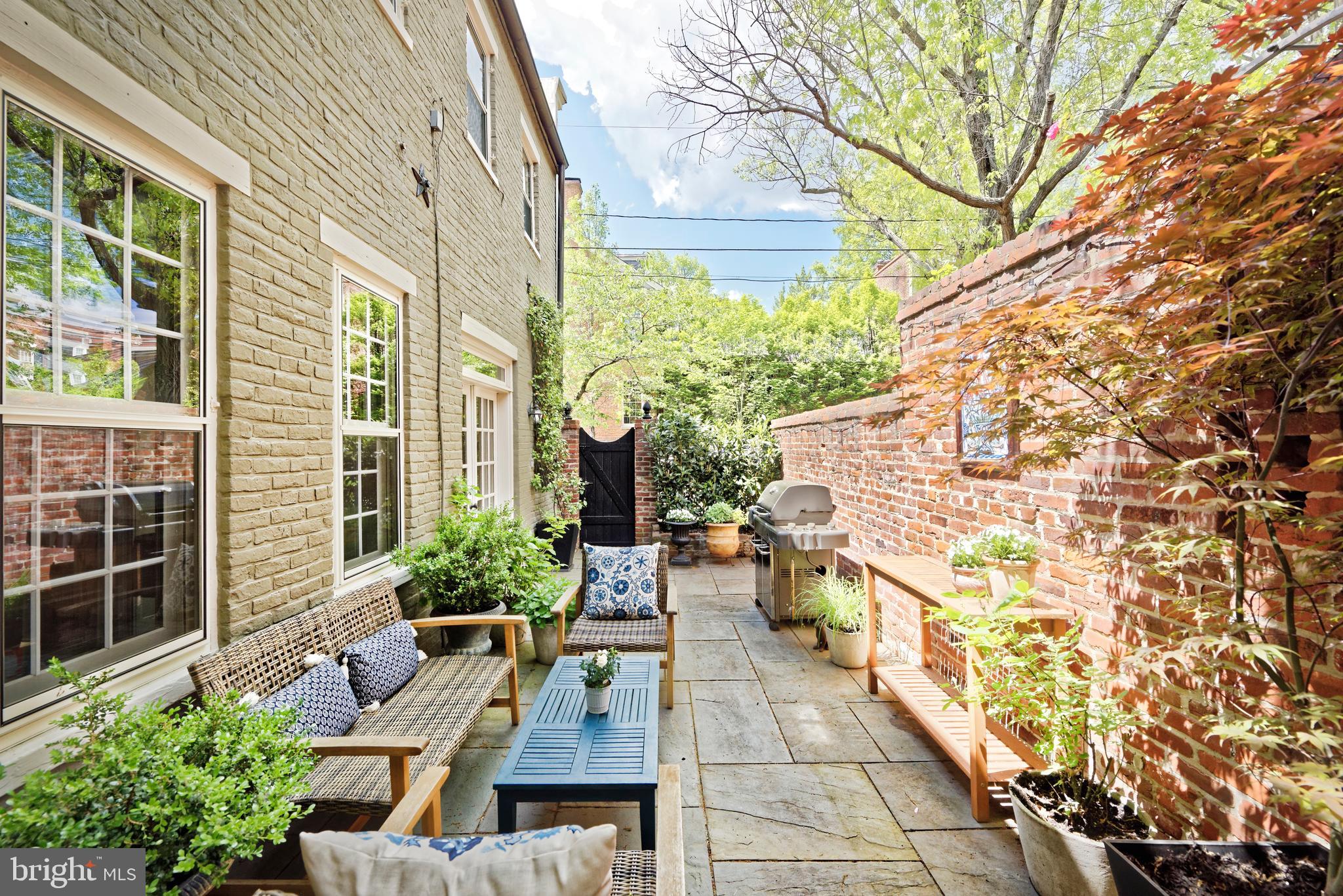 OLD TOWN ALEXANDRIA - Residential