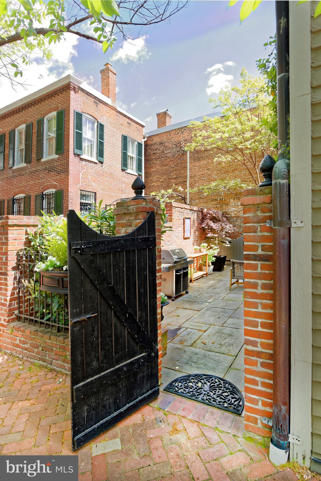 OLD TOWN ALEXANDRIA - Residential