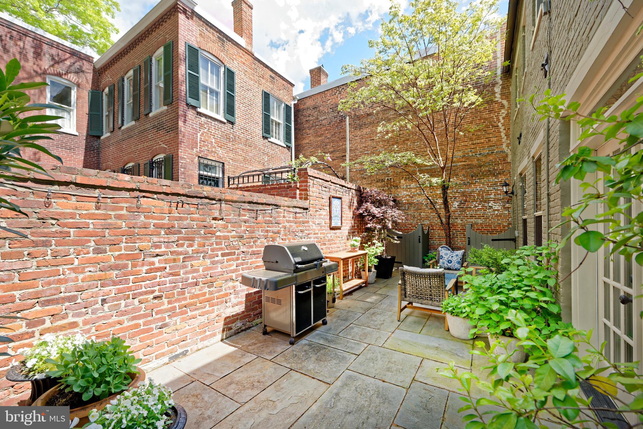 OLD TOWN ALEXANDRIA - Residential