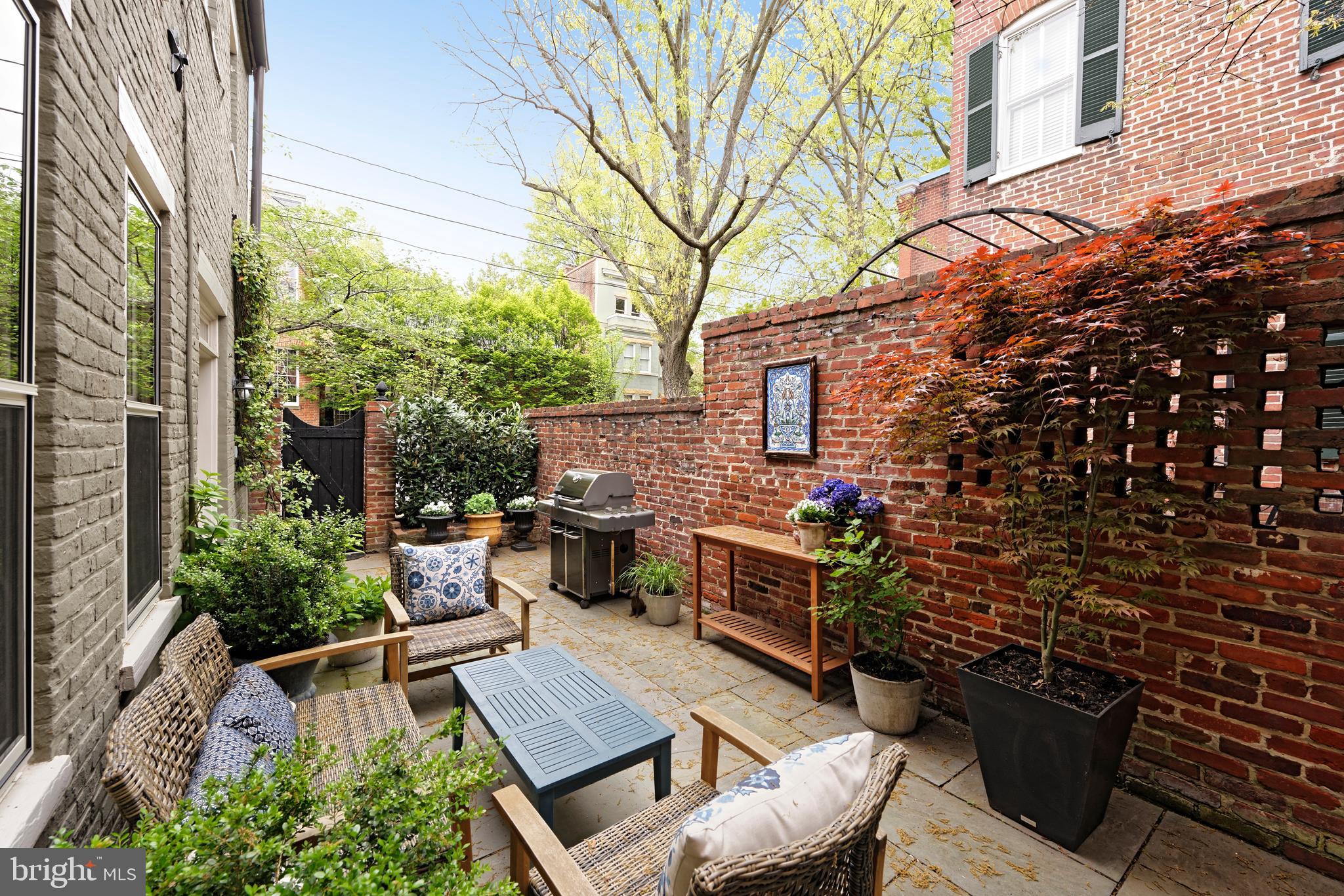 OLD TOWN ALEXANDRIA - Residential