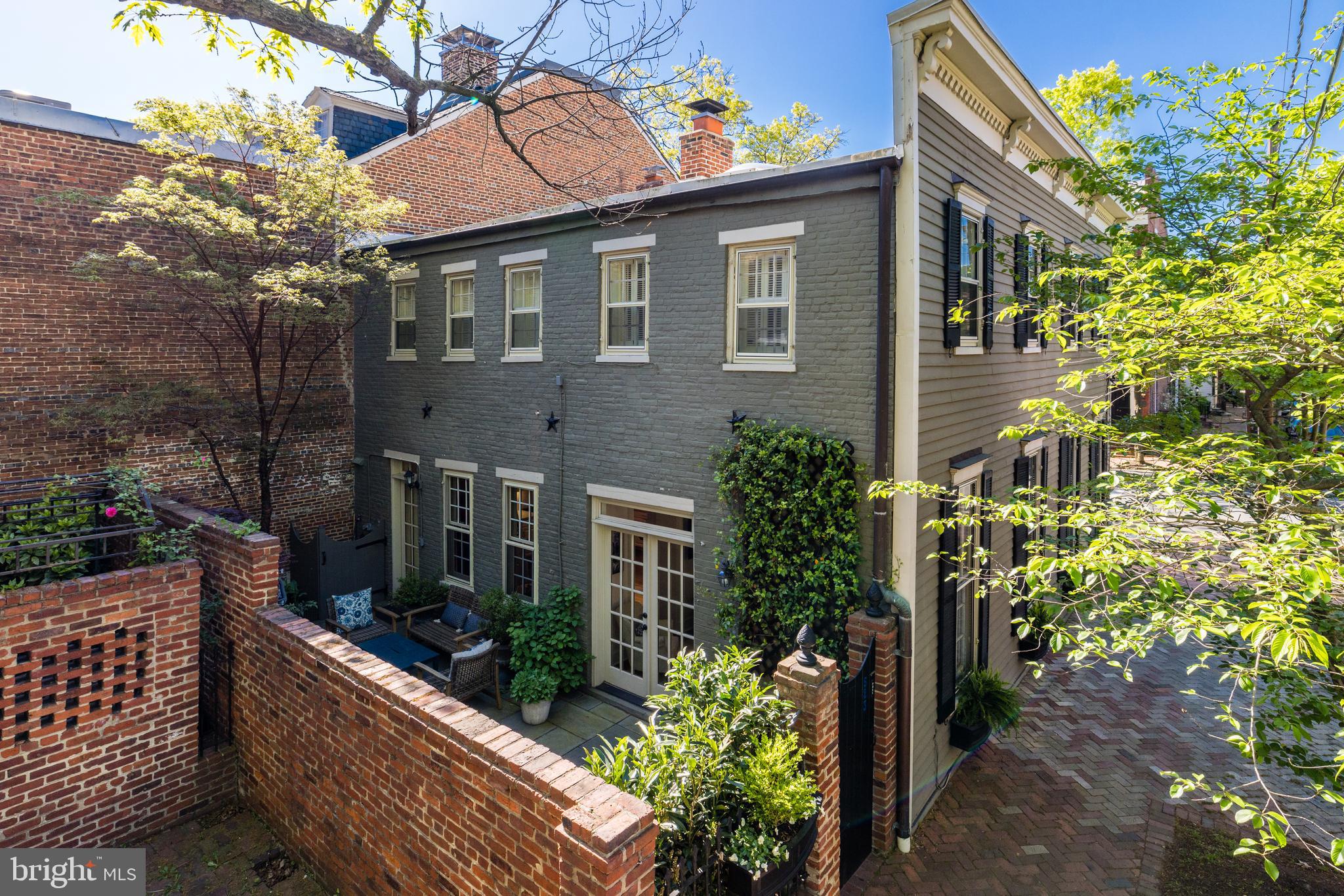 OLD TOWN ALEXANDRIA - Residential