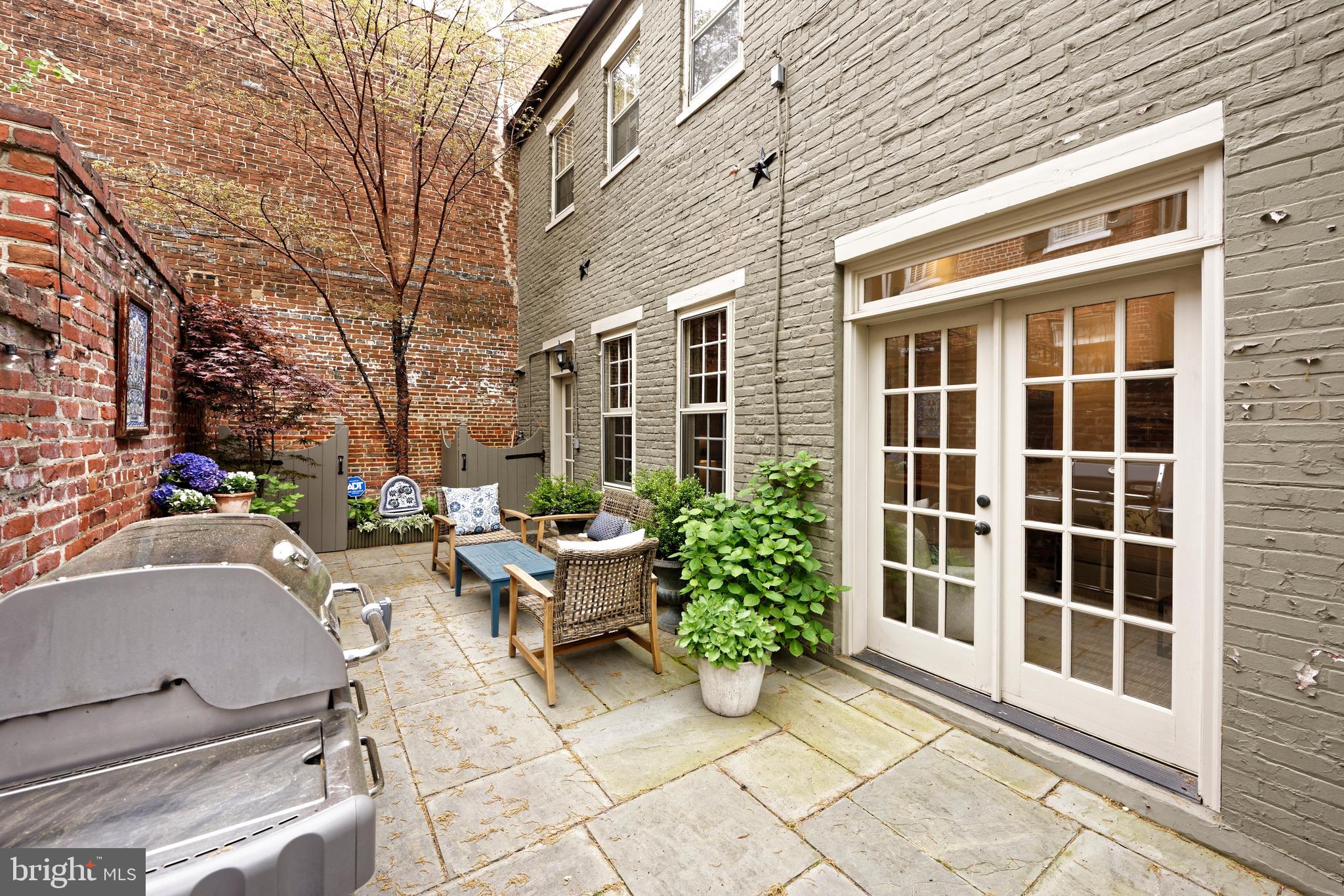 OLD TOWN ALEXANDRIA - Residential