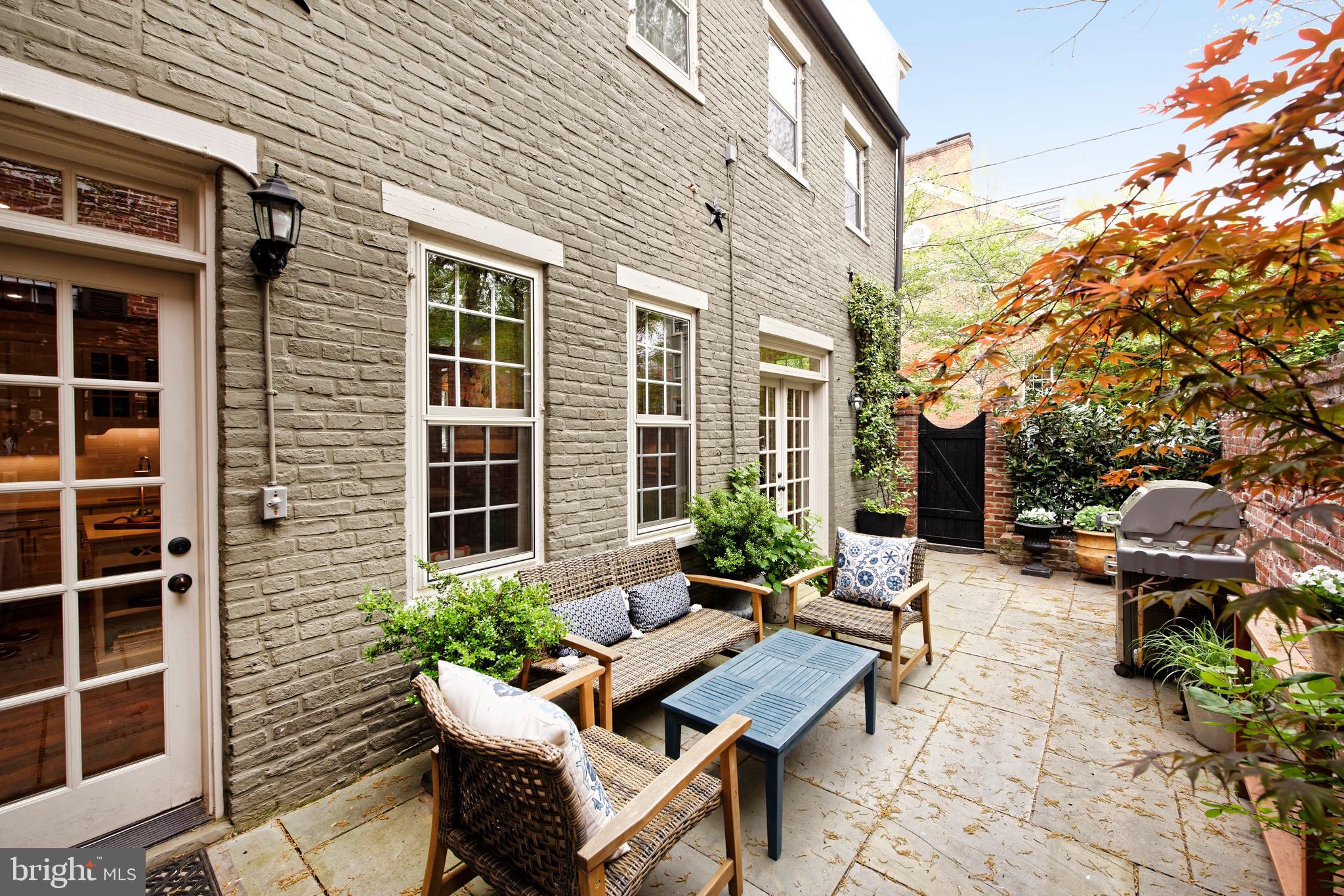 OLD TOWN ALEXANDRIA - Residential