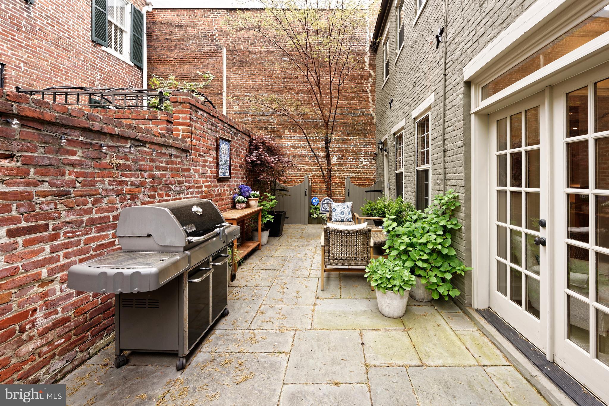 OLD TOWN ALEXANDRIA - Residential