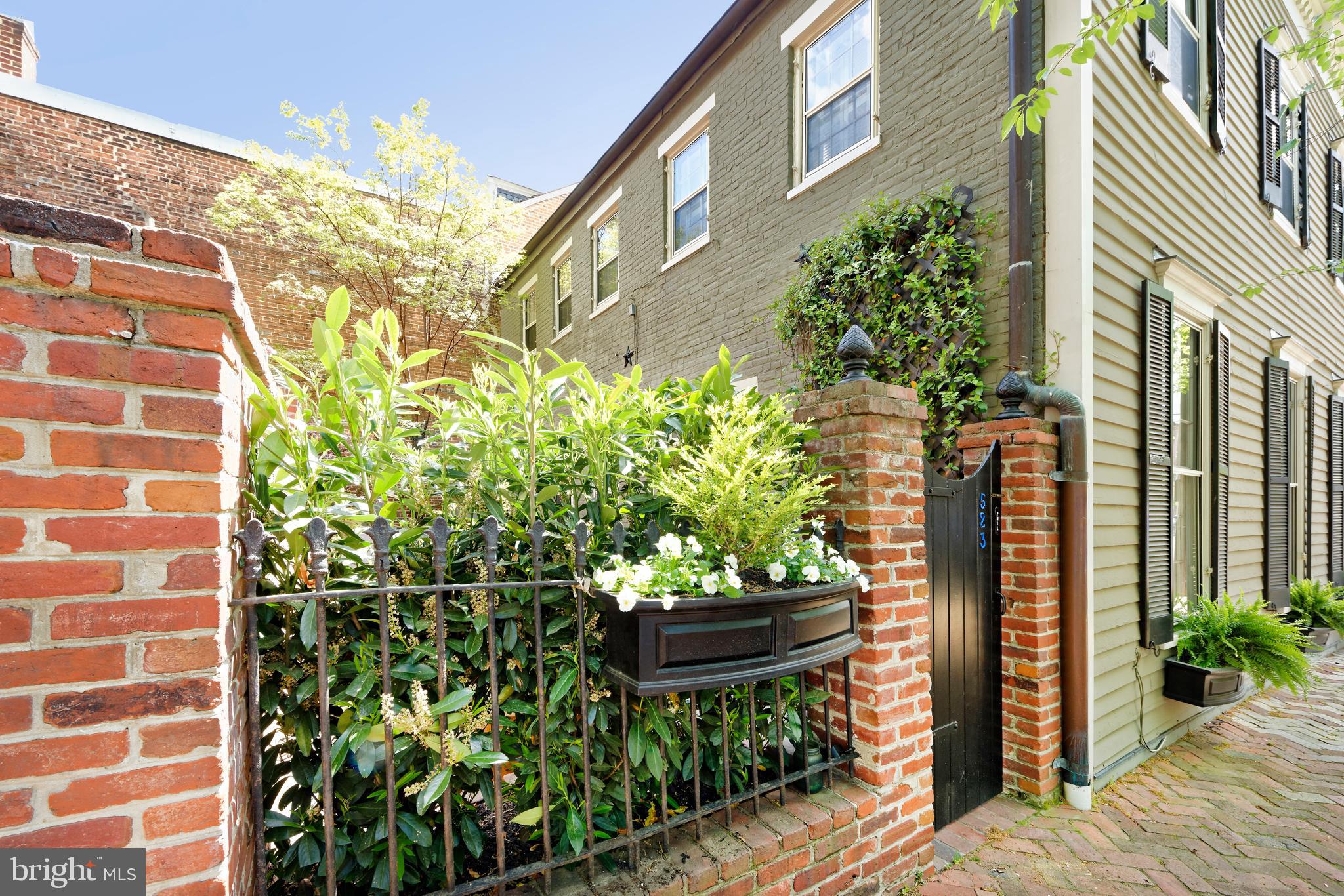OLD TOWN ALEXANDRIA - Residential