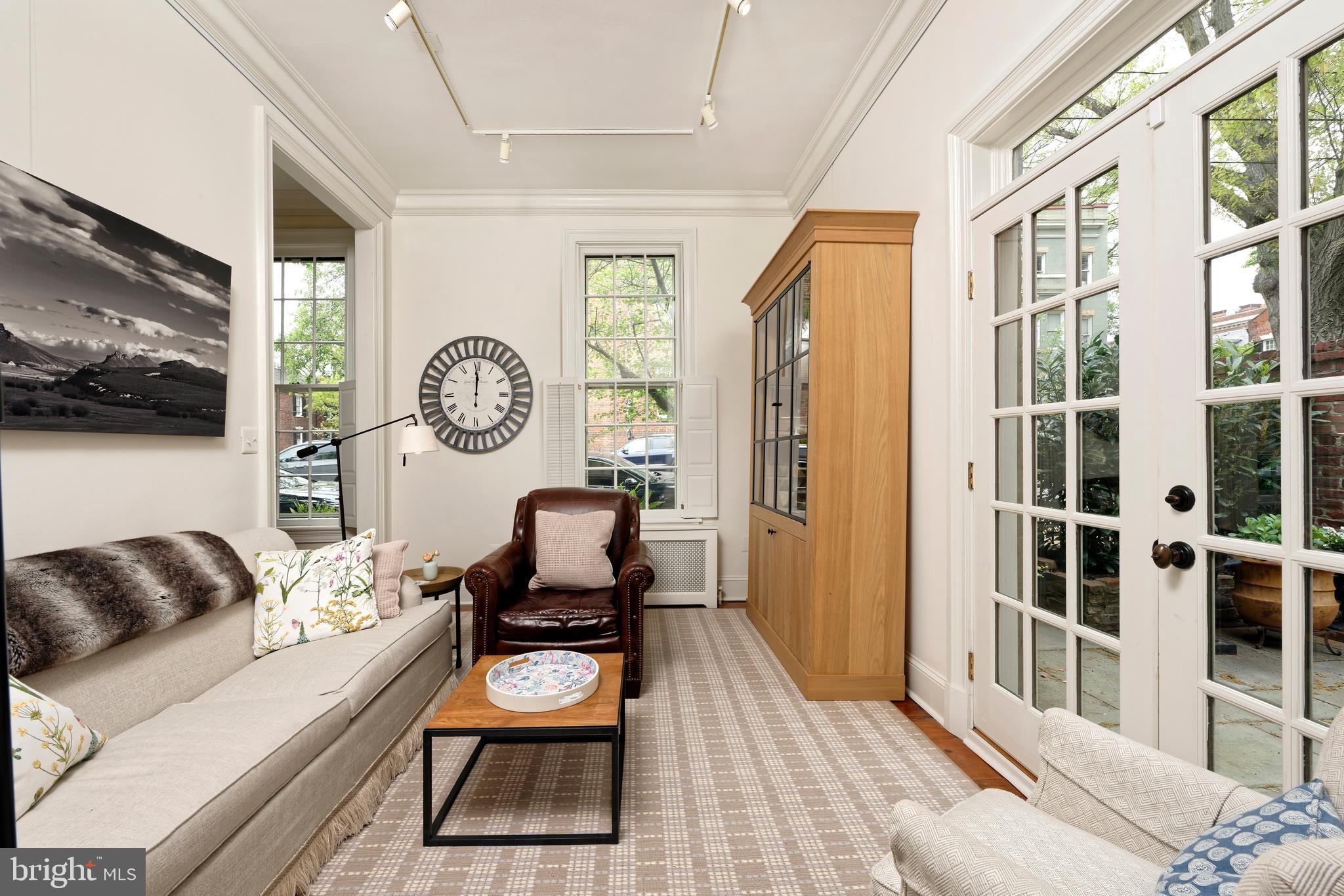 OLD TOWN ALEXANDRIA - Residential